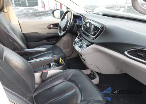 2019 Chrysler Pacifica Touring L z USA, uszkodzony, nr VIN 2C4RC1BG0KR554792